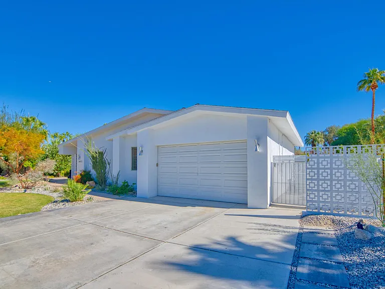 Sandsal Cir — Photo 61