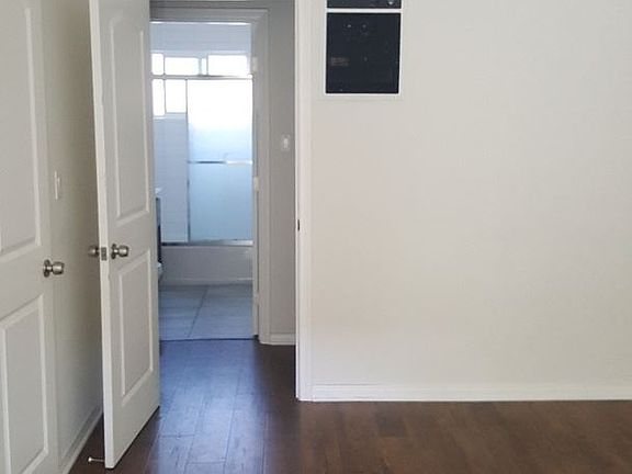 3rd image of 11021 Venice Blvd