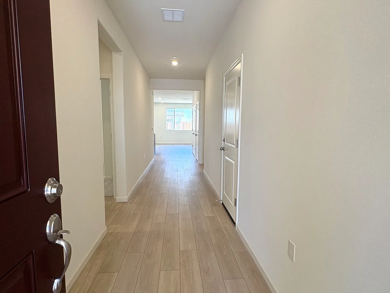 4 bed, 1711 sqft, $2,995 — Photo 2