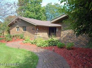 16521 Rynearson Rd, Buchanan, MI 49107