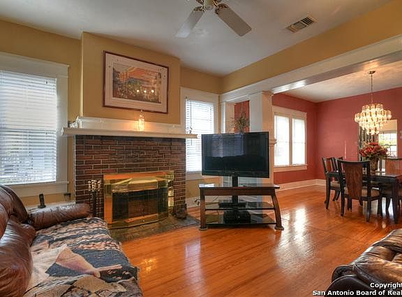 3rd image of 139 Clifford Ct