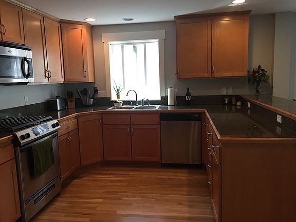 Large kitchen with breakfast bar