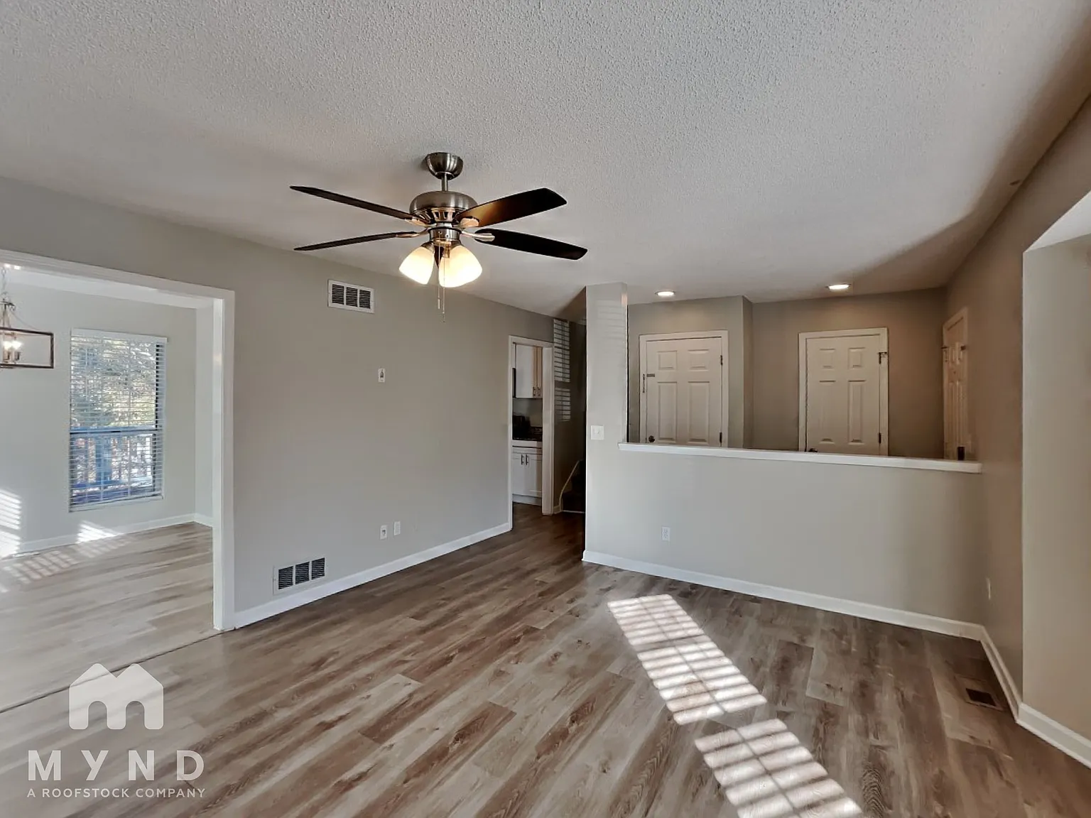 3 bed, 2.0 bath, 1214 sqft, $1,915 — Photo 3