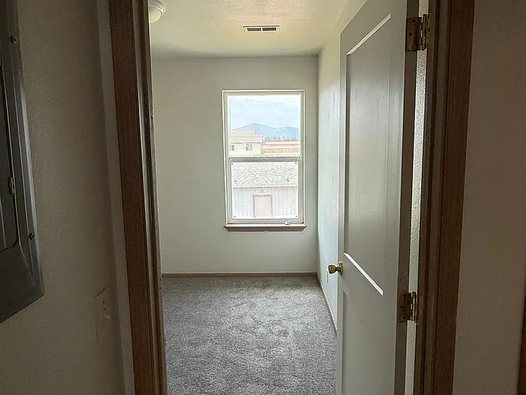 1813 E 3rd Ave — Photo 8