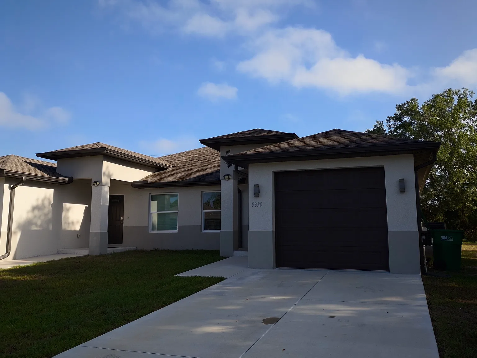 3 bed, 1200 sqft, $1,900 — Photo 1