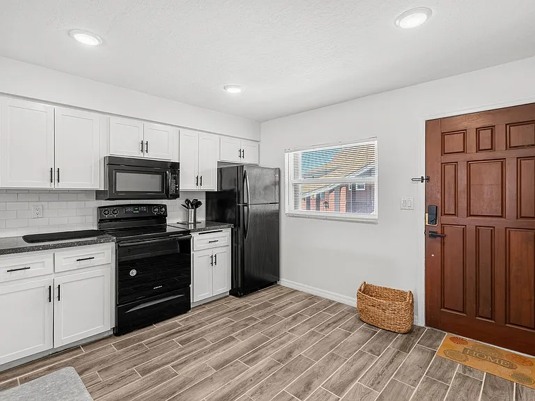 1318 S Miramar Ave #208 — Photo 4