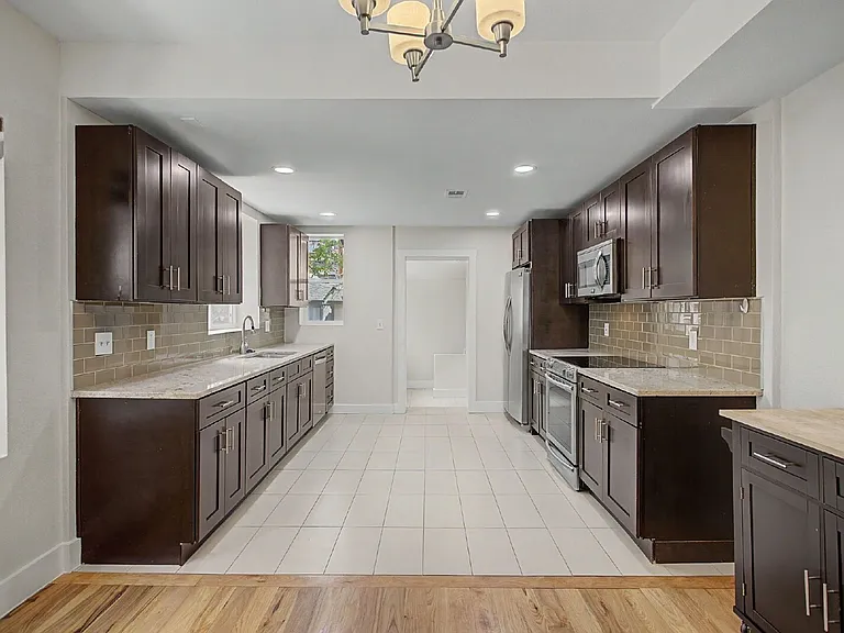 1230 N Logan St — Photo 18