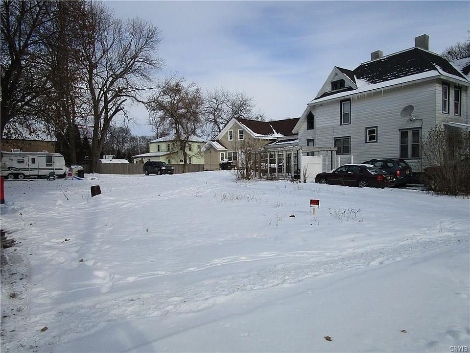 2nd image of 47 Logan St