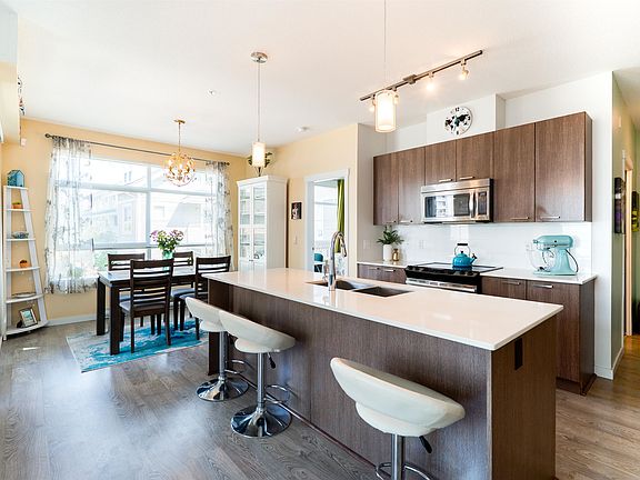 3rd image of 617 Smith Ave #215