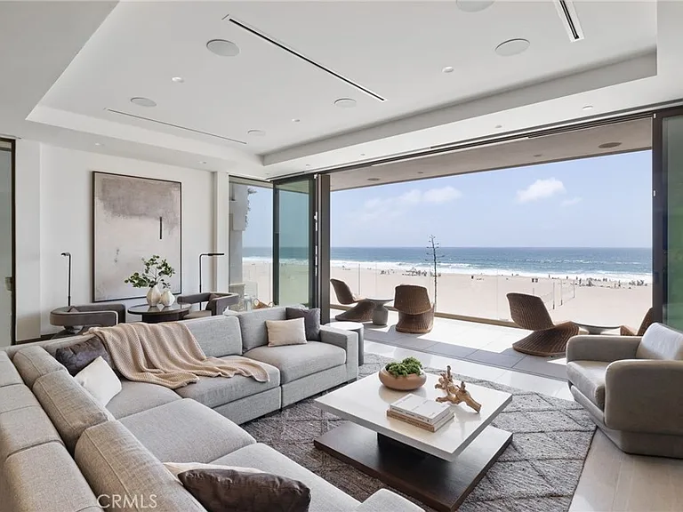 716 The Strand — Photo 24