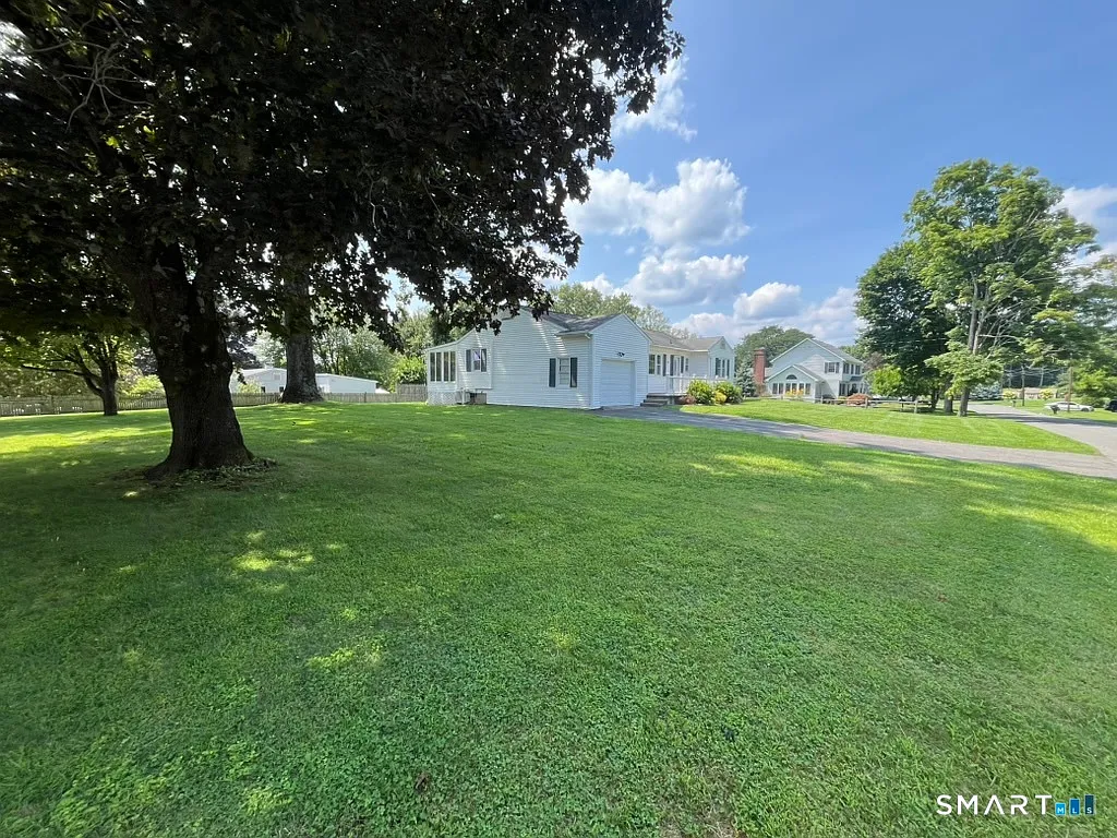 3 bed, 2.5 bath, 1381 sqft, $3,400 — Photo 3