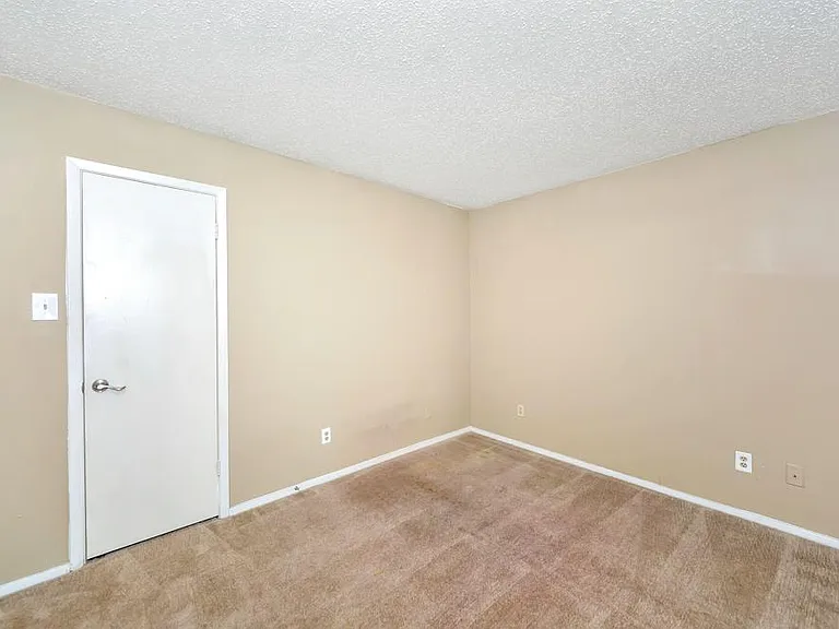 Oak Meadow Apartments — Photo 29
