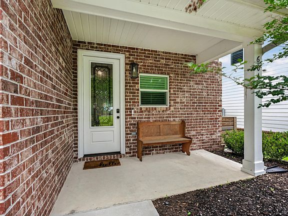 2nd image of 604 Ivy Ave