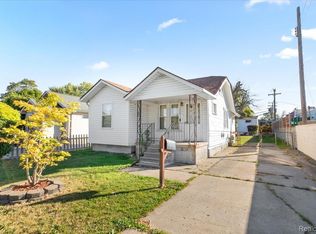 25034 Comfort St, Center Line, MI 48015