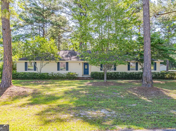 1010 Cherrywood Rd, Waycross, GA 31503