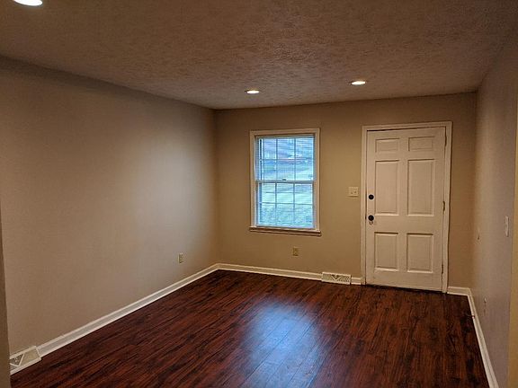 3rd image of 429 Whispering Hills Dr