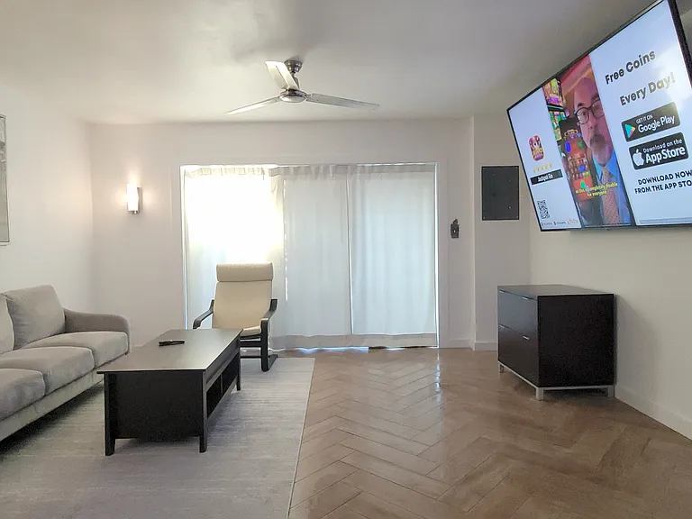138 E Colonial Ct #77 — Photo 2