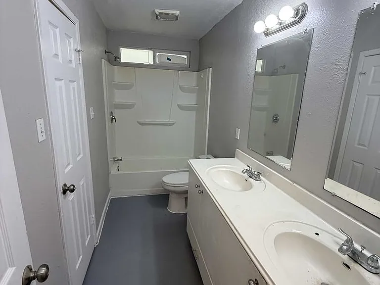 8209 Colony Loop Dr — Photo 6