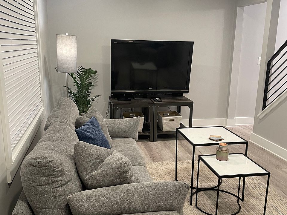 1st image of 1 Craven St #7