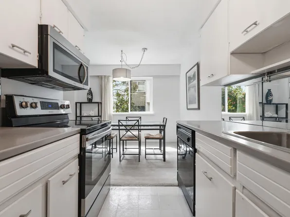 1355 Fir St #104, White Rock, BC V4B 4B3