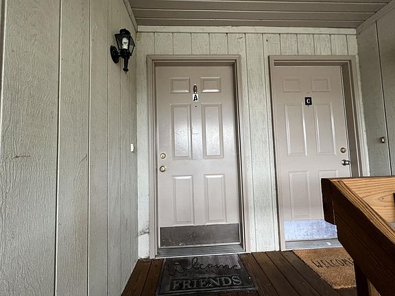3rd image of 300 Woodridge Cir Unit A