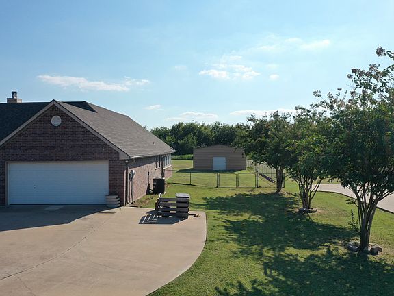 4th image of 141 SE County Road 3010