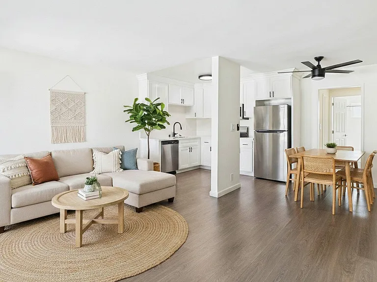 Reseda Apartments — Photo 3