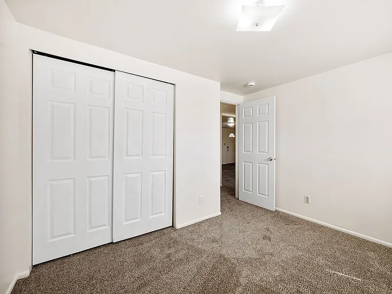 255 E 500 N — Photo 12