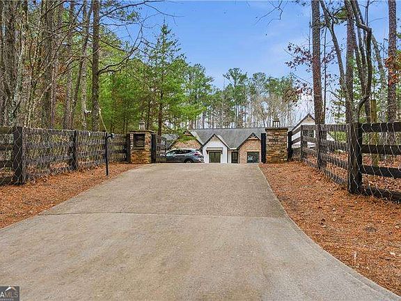 3rd image of 635 Colbert Rd