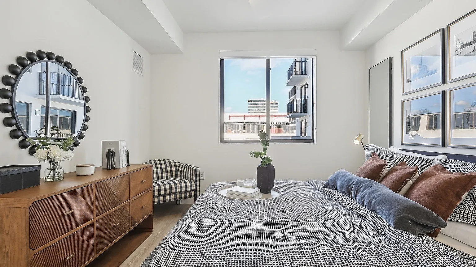 2 bed, 1000 sqft, $2,515 — Photo 2