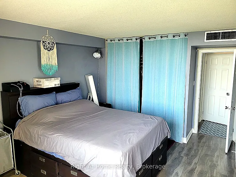 1360 Rathburn Rd E #1509 — Photo 9