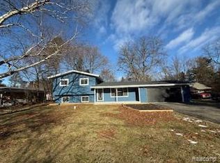 6111 Woodmoor Dr, Burton, MI