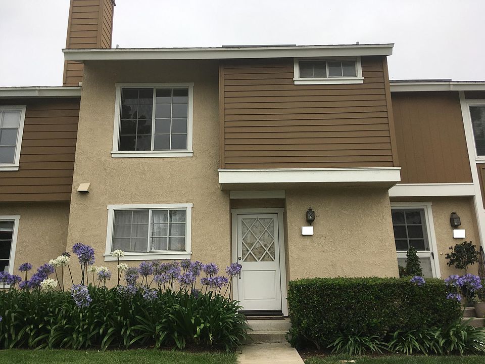 Street view of townhouse - no one above or below