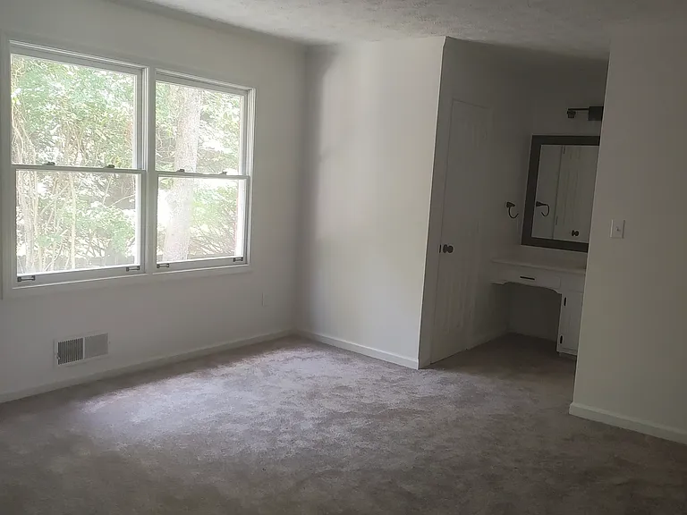415 Williamsburg Way — Photo 10