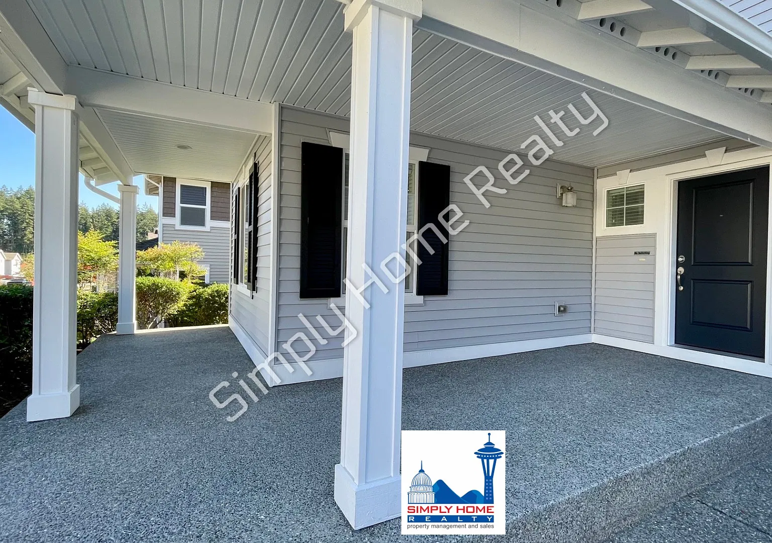 Beautiful and Spacious 4 Bedroom Home in Dupont! — Photo 3
