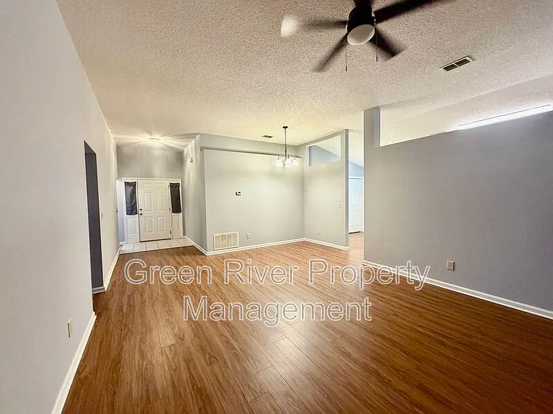 4 bed, 2.0 bath, 1770 sqft, $2,300 — Photo 4