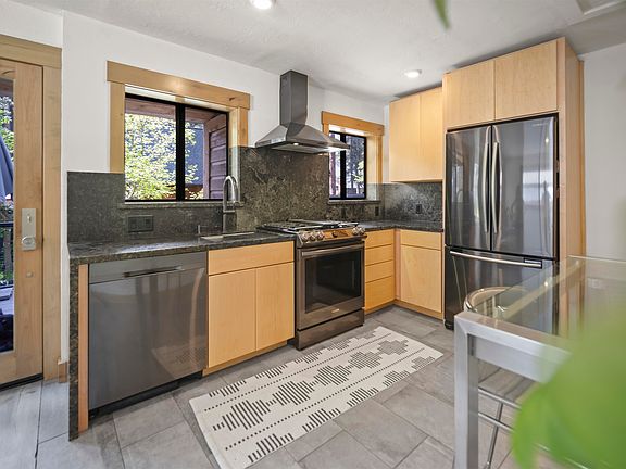 5th image of 8681 Rainbow Ave #1
