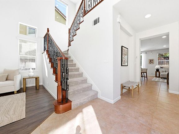 4th image of 2556 Harlow Ln