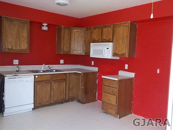 4th image of 3017 Cedarwood Ct