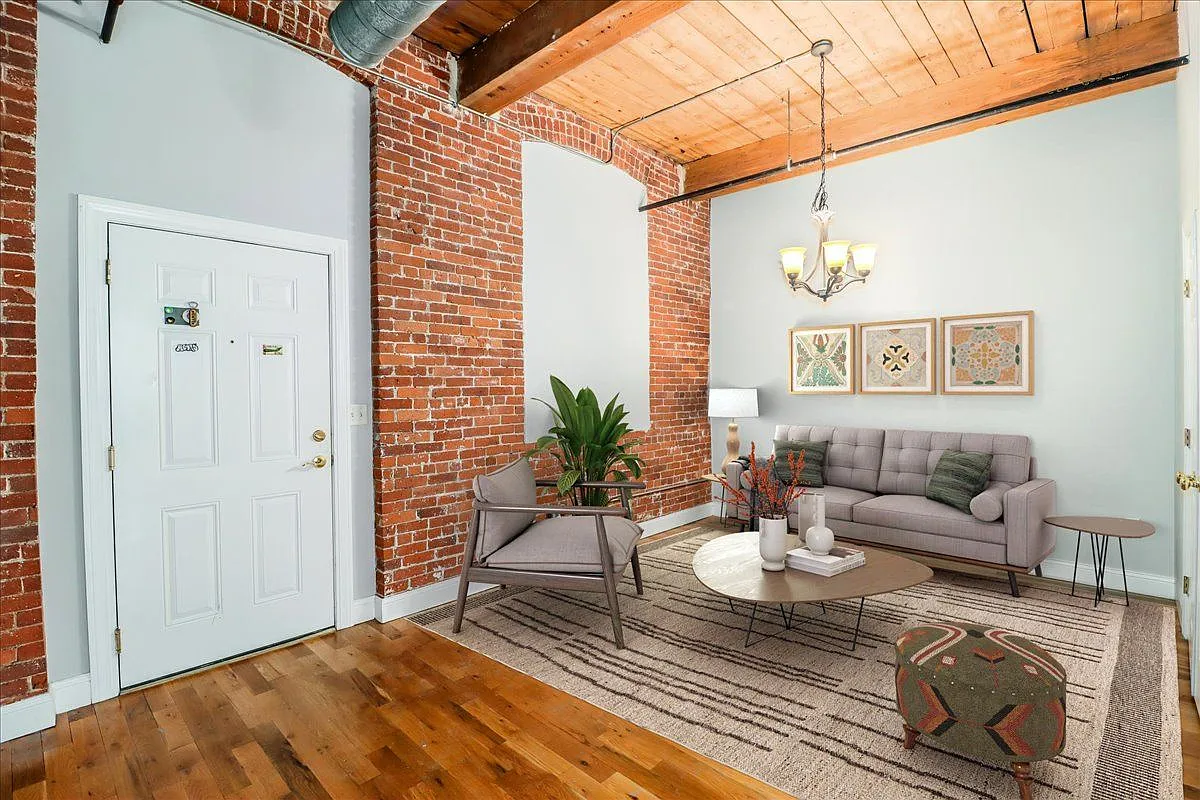 2 bed, 2.0 bath, 1300 sqft, $2,500 — Photo 4