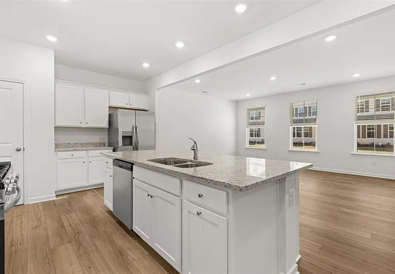 84 Smithwood Dr — Photo 5