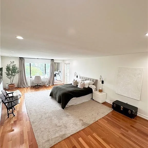 1310 Roxbury Dr #302 — Photo 4