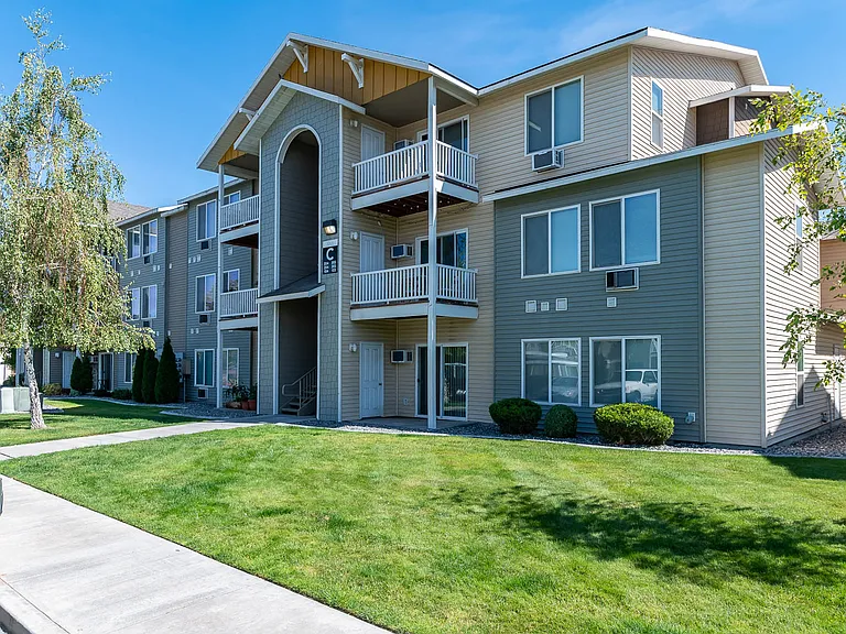 Center Pointe | Exterior Building