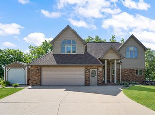 835 Neff Ct, Neenah, WI 54956
