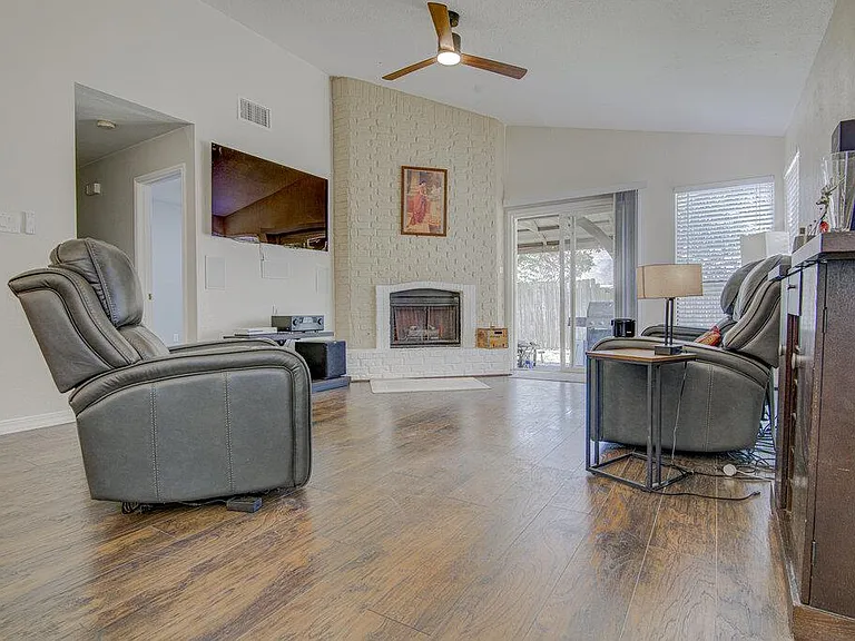 2801 Norfolk Dr — Photo 3