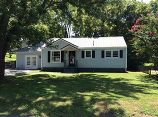 501 Green Acres Dr, Columbia, TN 38401