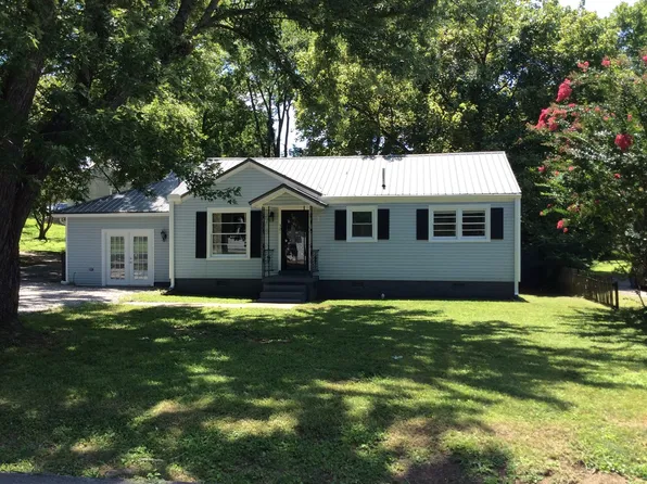 501 Green Acres Dr, Columbia, TN 38401