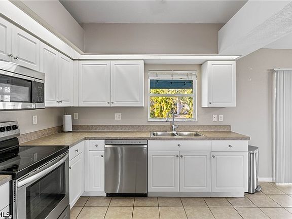 5th image of 4409 Jacaranda Pkwy W