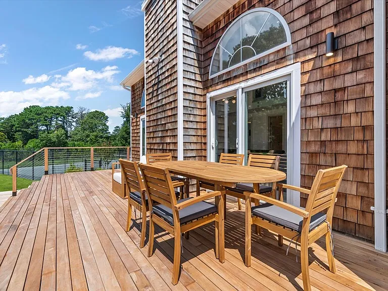 280 Shinnecock Hills Rd — Photo 15