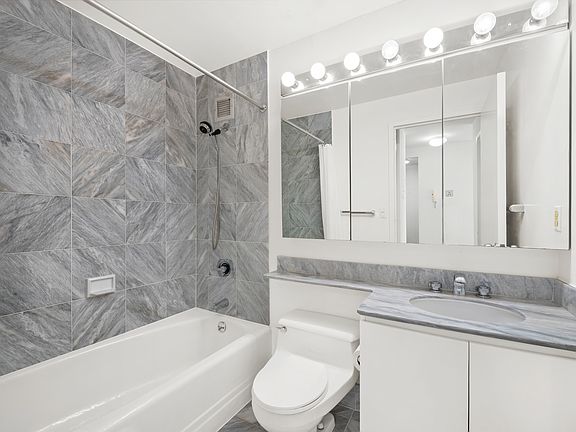 5th image of 295 Greenwich St #2FN